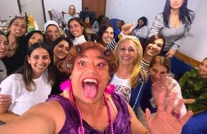 **דודה נזימה** הדודה הכי מצחיקה בעולם – נקודה!!!