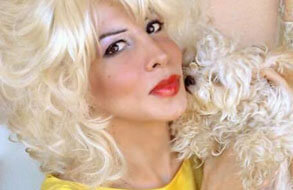 בסלון עם ג'וזי דיויין – כוכבת דראגסקסואלית