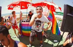 הסטנדאפיסט פלג חיבה