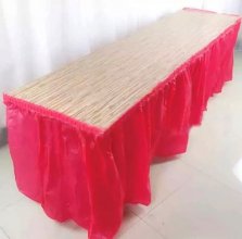 חצאית שולחן צבע אדום